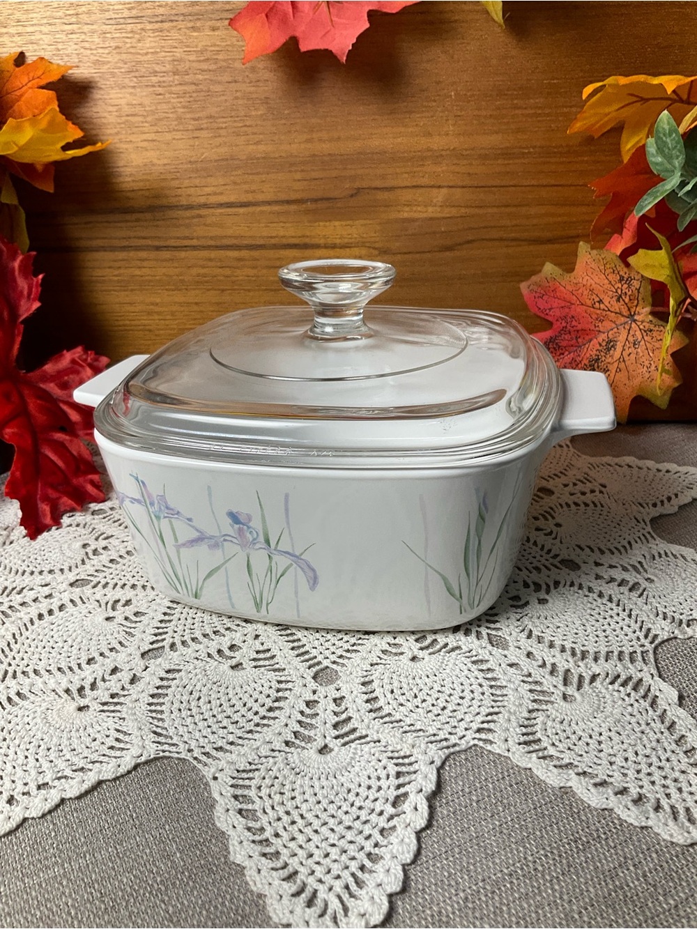 Vintage CorningWare Shadow Iris 1.5L Casserole dish A-1 1/2-B with Pyrex Lid.